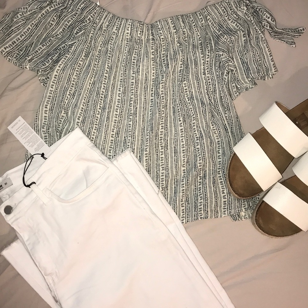 FOREVER 21 off the shoulder top size Medium